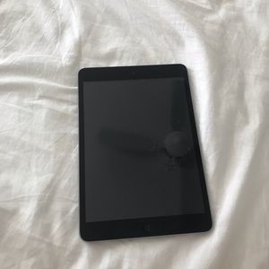 iPad Mini + Green Speck Case